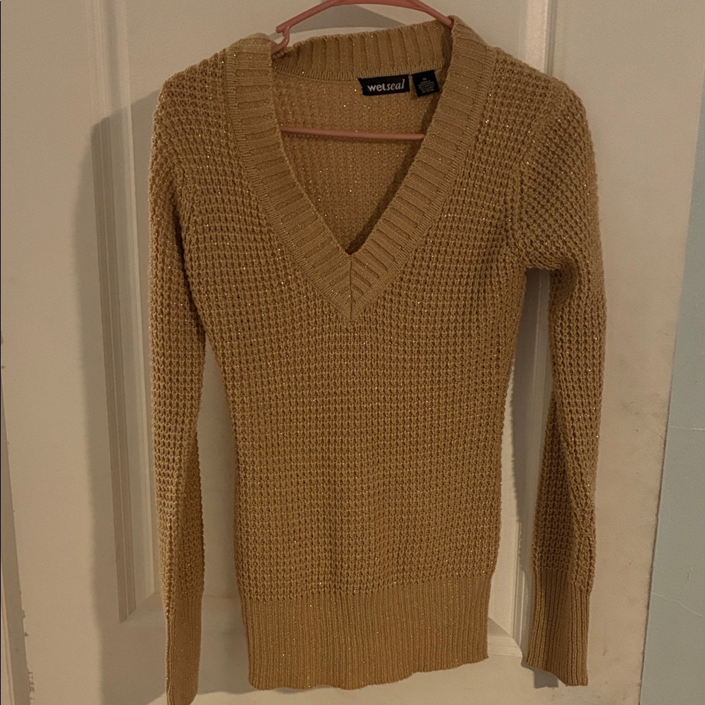 Wet Seal Women's V-Neck Sweater in Tan